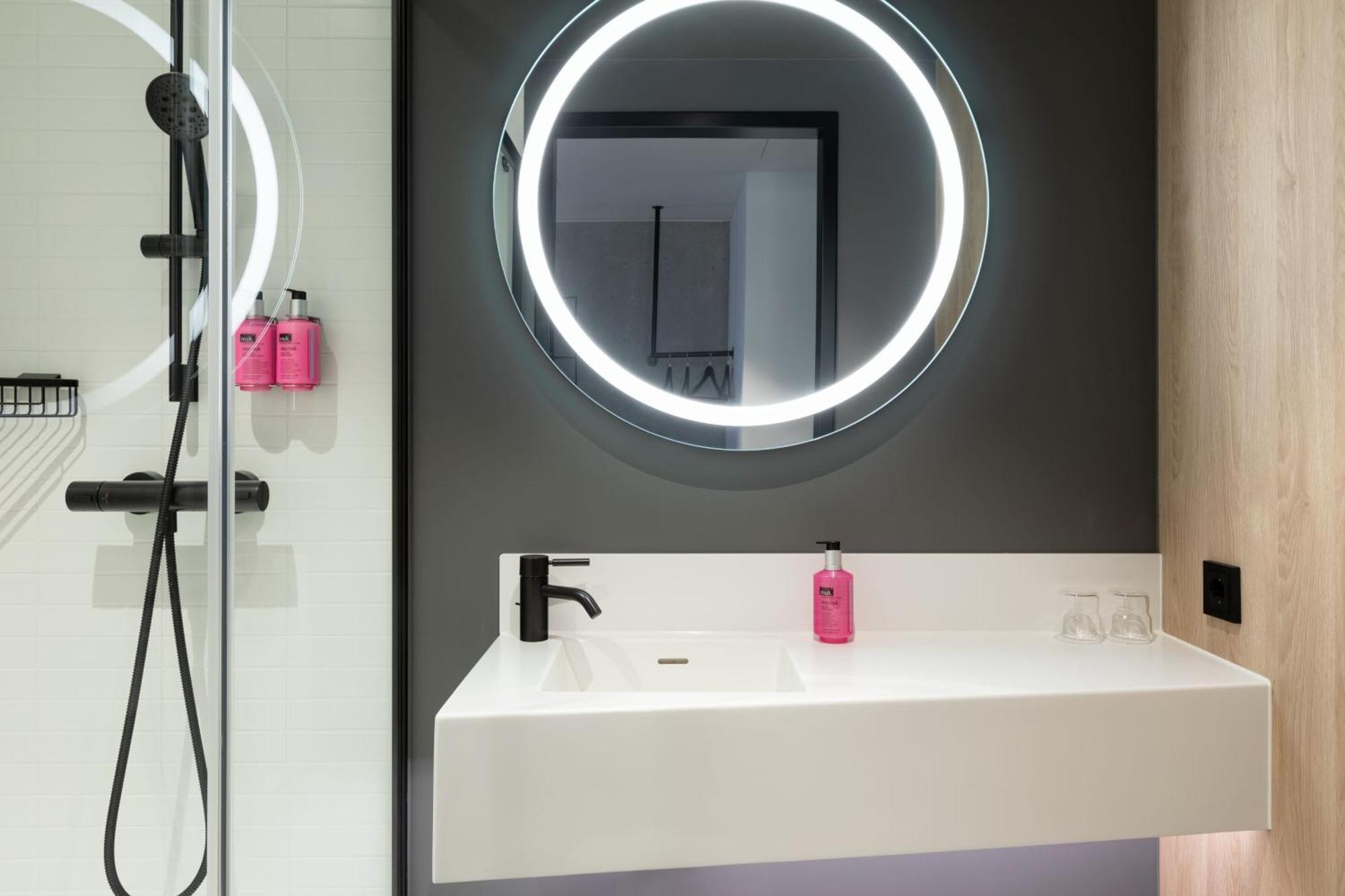Moxy Outletcity Metzingen Metzingen  Eksteriør billede